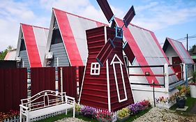 Red Triangle Cottage Roomstay Kerteh Paka